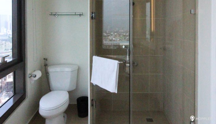 "2BR Condo for Rent in Joya Lofts and Towers, Rockwell Center, Makati"04