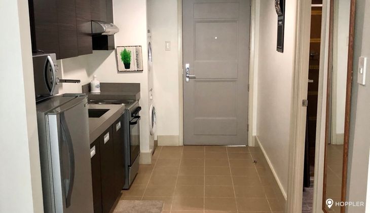 "Studio Condo for Rent in Edades Tower and Garden Villas, Rockwell Center, Makati"03