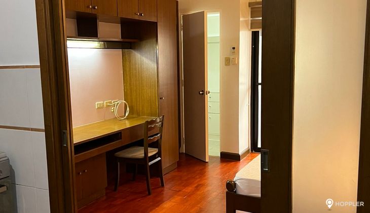 "1BR Condo for Rent in BSA Tower, Legazpi Village, Makati"04
