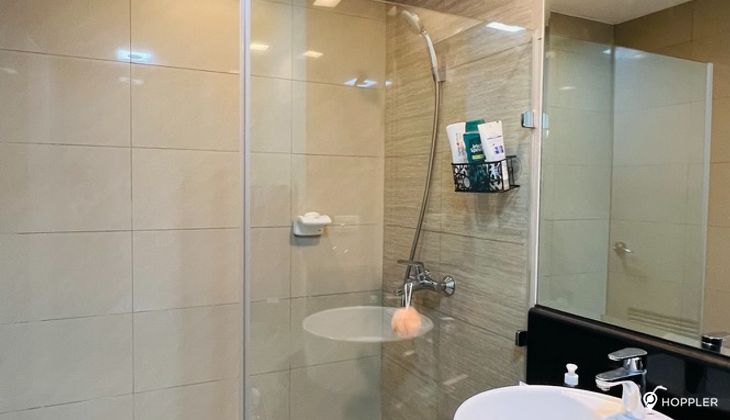 "2BR Condo for Rent in 8 Forbes Town Road, BGC - Bonifacio Global City, Taguig"09