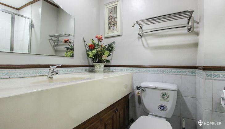 "2BR Condo for Rent in Paseo Parkview Suites, Salcedo Village, Makati"09