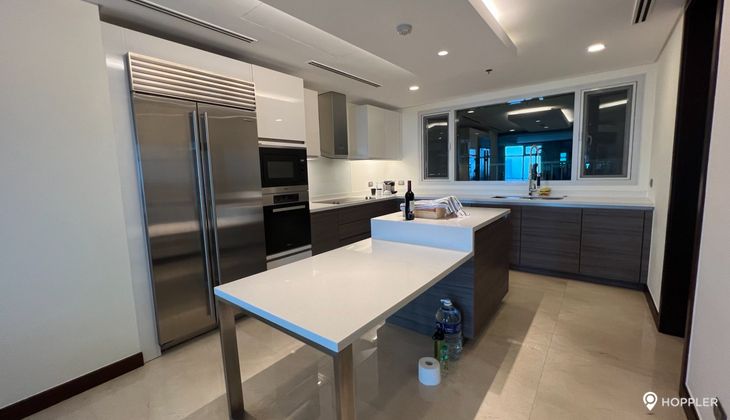 "3BR Condo for Rent in Two Roxas Triangle, Salcedo Village, Makati"04