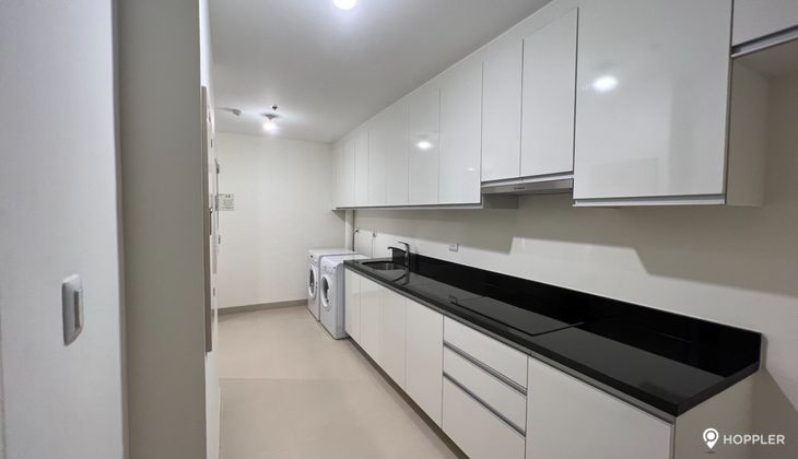 "3BR Condo for Rent in Two Roxas Triangle, Salcedo Village, Makati"09