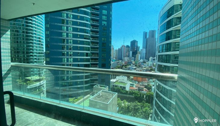 "2BR Condo for Rent in Amorsolo East, Rockwell Center, Makati"02