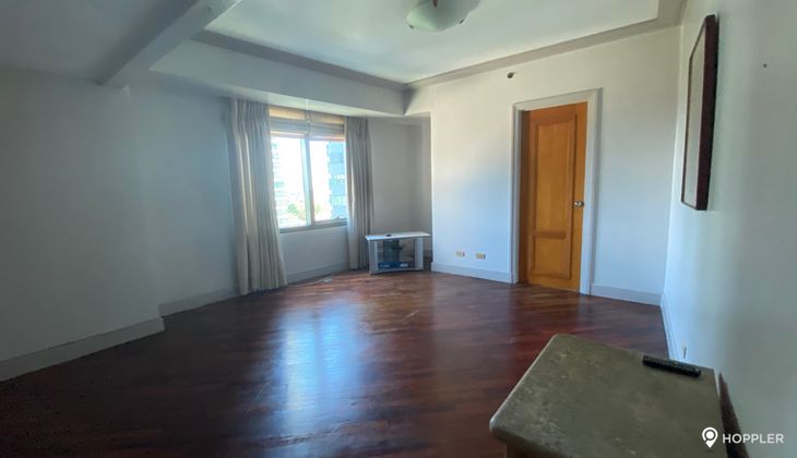 "2BR Condo for Rent in Amorsolo East, Rockwell Center, Makati"04