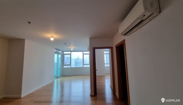 "2BR Condo for Rent in Park Terraces, San Lorenzo Village, Makati"02