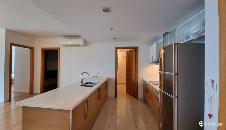 "2BR Condo for Rent in Park Terraces, San Lorenzo Village, Makati"03