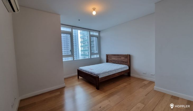 "2BR Condo for Rent in Park Terraces, San Lorenzo Village, Makati"07