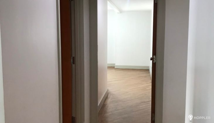 "2BR Condo for Rent in Amorsolo East, Rockwell Center, Makati"02