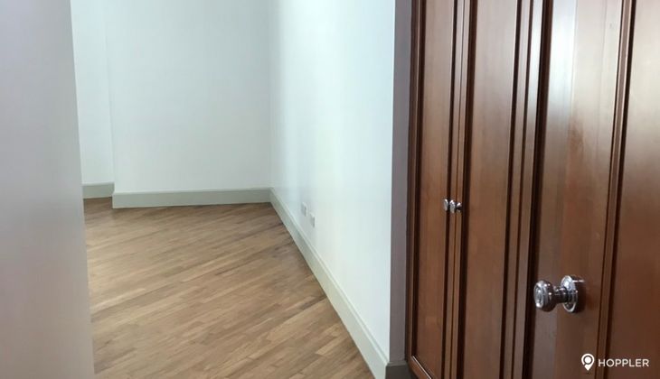 "2BR Condo for Rent in Amorsolo East, Rockwell Center, Makati"08