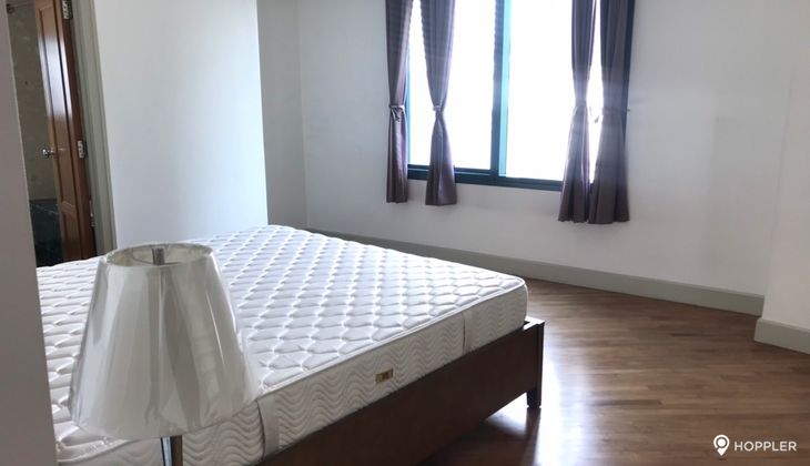 "2BR Condo for Rent in Amorsolo East, Rockwell Center, Makati"09