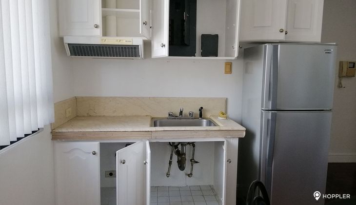 "2BR Condo for Rent in Asian Mansion II, Legazpi Village, Makati"04