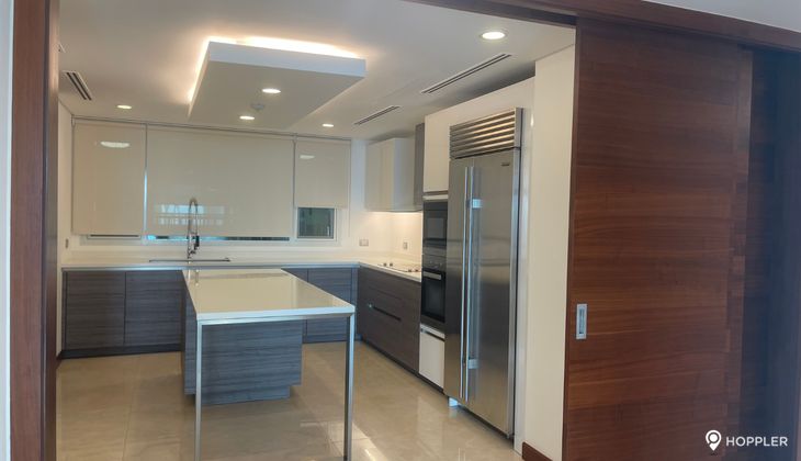 "3BR Condo for Rent in Two Roxas Triangle, Salcedo Village, Makati"06