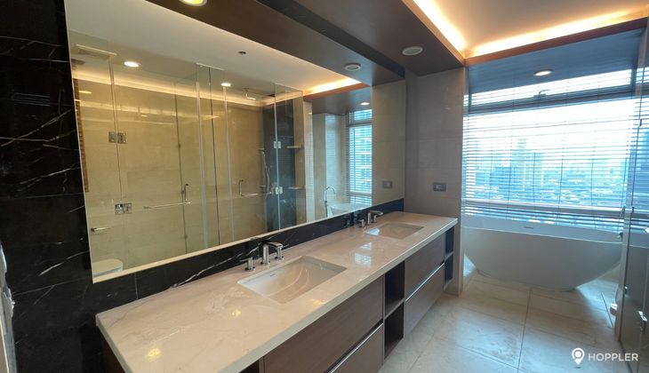 "3BR Condo for Rent in Two Roxas Triangle, Salcedo Village, Makati"10