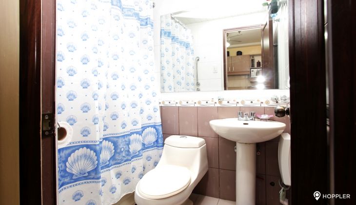 "1BR Condo for Rent in Le Mirage, Malate, Manila"06