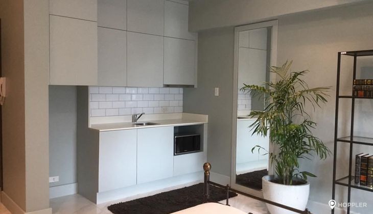 "Studio Condo for Rent in BSA Suites, Legazpi Village, Makati"02