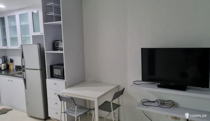 "Studio Condo for Rent in Paseo Parkview Suites, Salcedo Village, Makati"02