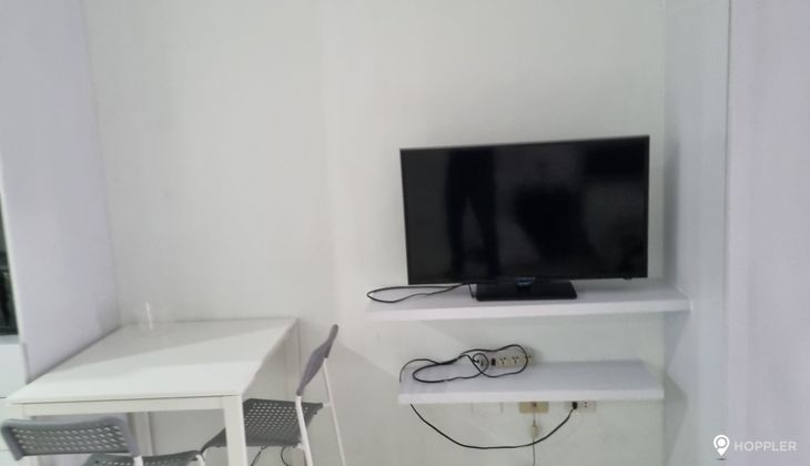 "Studio Condo for Rent in Paseo Parkview Suites, Salcedo Village, Makati"04