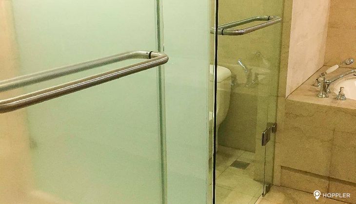 "3BR Condo for Rent in One Roxas Triangle, Urdaneta Village, Makati"02