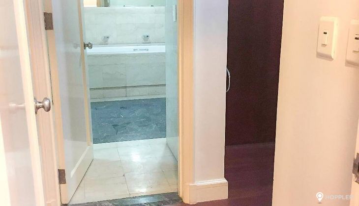 "3BR Condo for Rent in One Roxas Triangle, Urdaneta Village, Makati"04