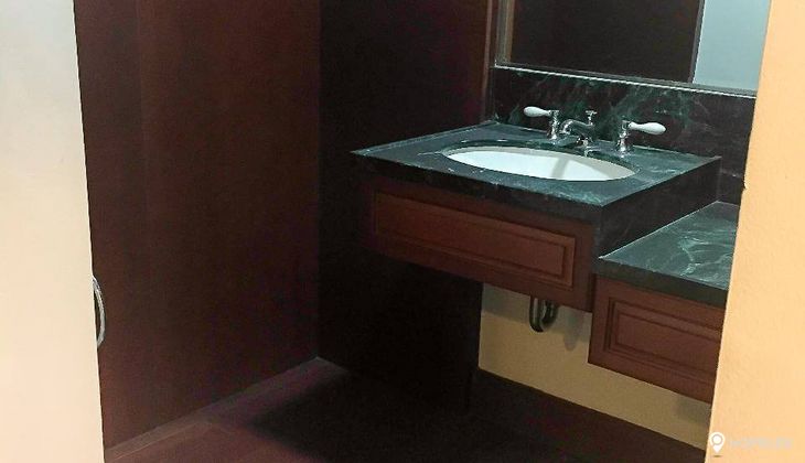 "3BR Condo for Rent in One Roxas Triangle, Urdaneta Village, Makati"09