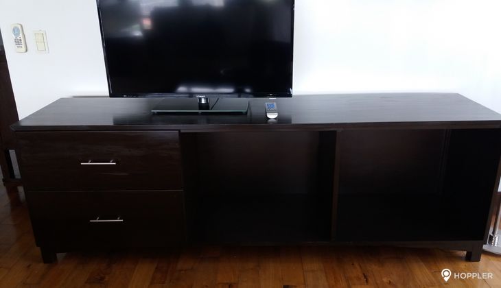 "2BR Condo for Rent in The Residences at Greenbelt, Legazpi Village, Makati"02
