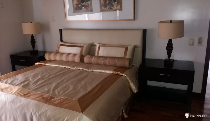 "2BR Condo for Rent in The Residences at Greenbelt, Legazpi Village, Makati"08