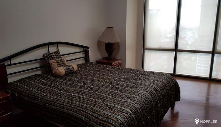 "1BR Condo for Rent in Amorsolo East, Rockwell Center, Makati"02