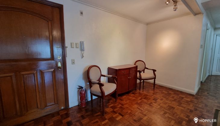 "2BR Condo for Rent in The Frabella 1, Legazpi Village, Makati"02
