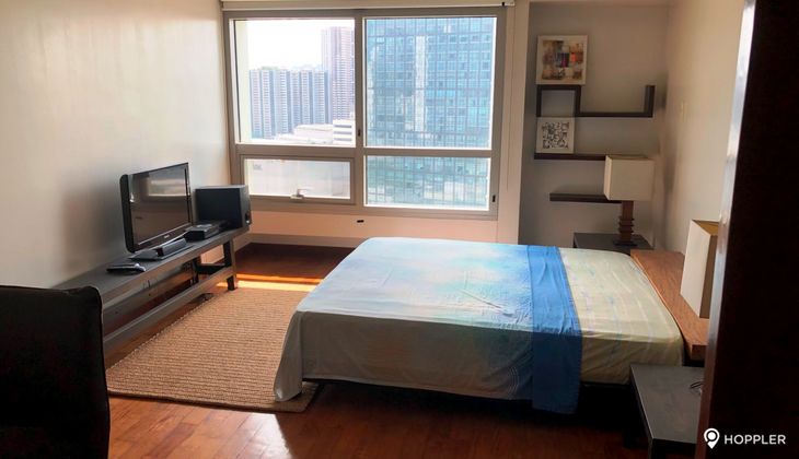 "2BR Condo for Rent in The Residences at Greenbelt, Legazpi Village, Makati"08