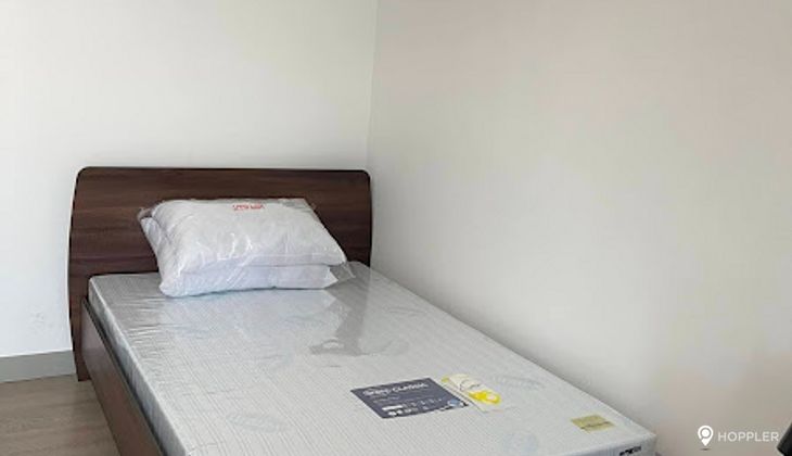 "Studio Condo for Rent in Century Spire, Poblacion, Makati"04