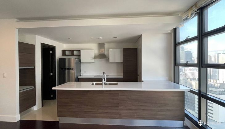 "2BR Condo for Rent in Garden Towers, Legazpi Village, Makati"02