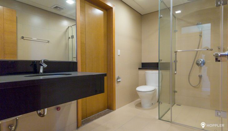 "3BR Condo for Rent in Park Terraces, San Lorenzo Village, Makati"02