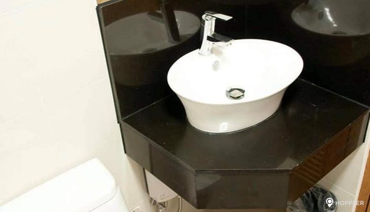 "Studio Condo for Rent in Greenbelt Madison, Legazpi Village, Makati"03