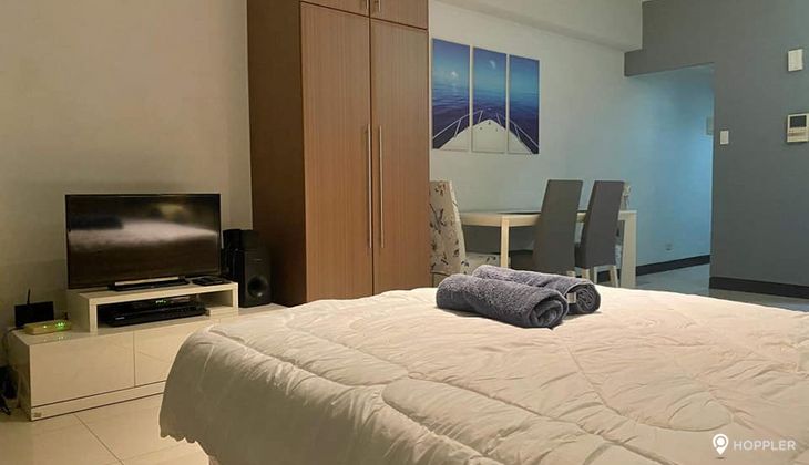 "Studio Condo for Rent in Greenbelt Madison, Legazpi Village, Makati"04