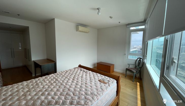 "2BR Condo for Rent in Park Terraces, San Lorenzo Village, Makati"03