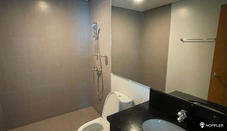 "2BR Condo for Rent in Park Terraces, San Lorenzo Village, Makati"04