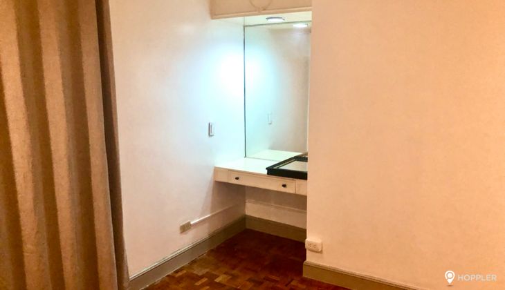 "2BR Condo for Rent in La Maison, San Lorenzo Village, Makati"05