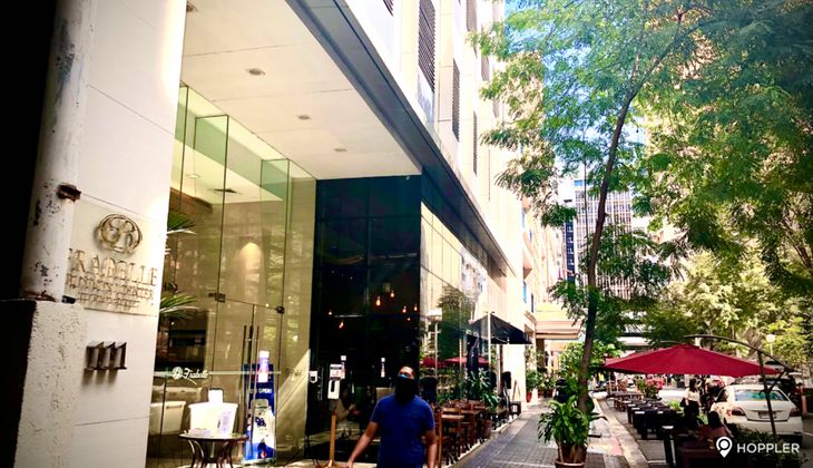 "2BR Condo for Rent in La Maison, San Lorenzo Village, Makati"08
