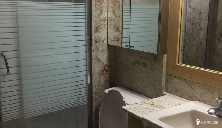 "2BR Condo for Rent in Century Plaza, Legazpi Village, Makati"07