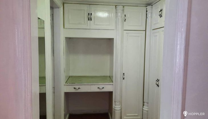 "2BR Condo for Rent in LPL Manor, Salcedo Village, Makati"03