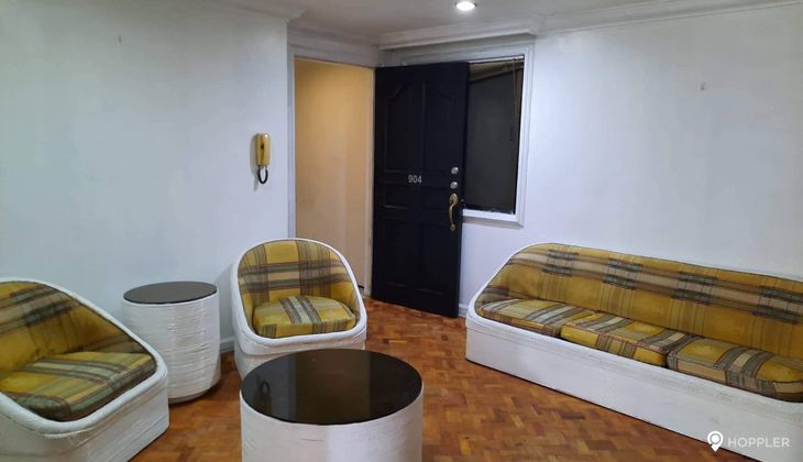 "2BR Condo for Rent in LPL Manor, Salcedo Village, Makati"06