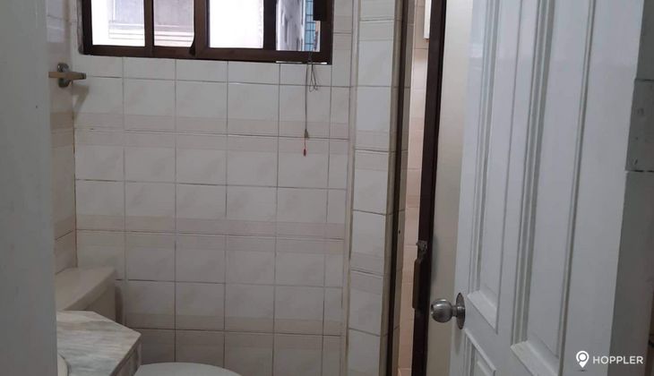"2BR Condo for Rent in LPL Manor, Salcedo Village, Makati"08