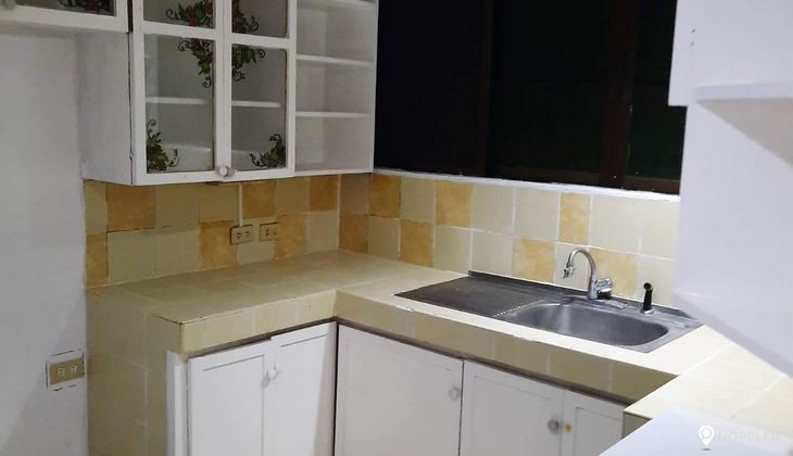 "2BR Condo for Rent in LPL Manor, Salcedo Village, Makati"09