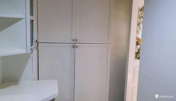 "2BR Condo for Rent in LPL Manor, Salcedo Village, Makati"10
