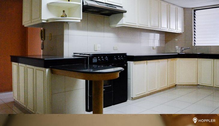 "3BR Condo for Rent in The Ritz Towers, Urdaneta Village, Makati"03