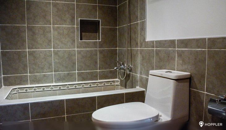 "3BR Condo for Rent in The Ritz Towers, Urdaneta Village, Makati"04