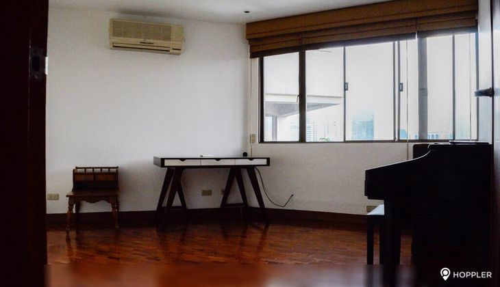 "3BR Condo for Rent in The Ritz Towers, Urdaneta Village, Makati"10