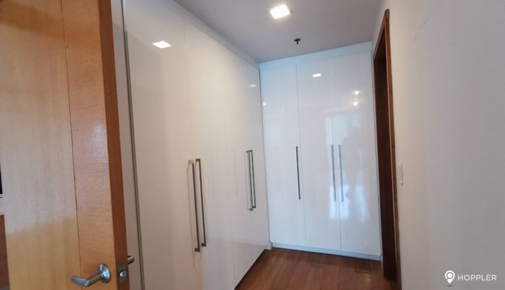 "2BR Condo for Rent in Park Terraces, San Lorenzo Village, Makati"04
