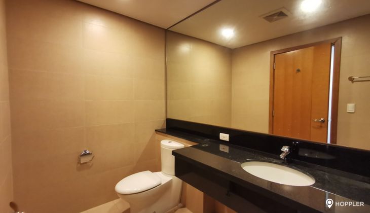"2BR Condo for Rent in Park Terraces, San Lorenzo Village, Makati"07